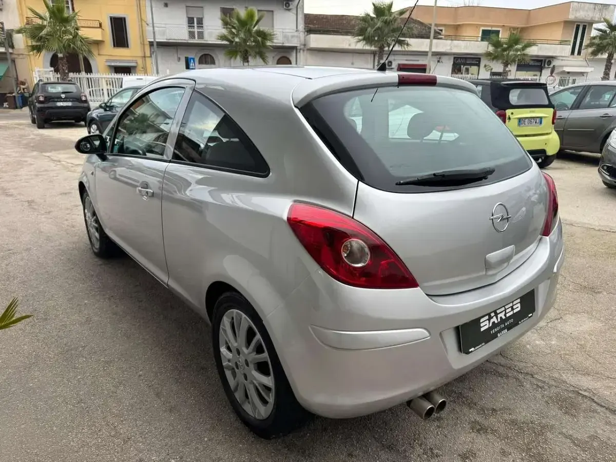 Usata Opel Corsa 80 CV (58 kW) 2009 Grigio Berlina
