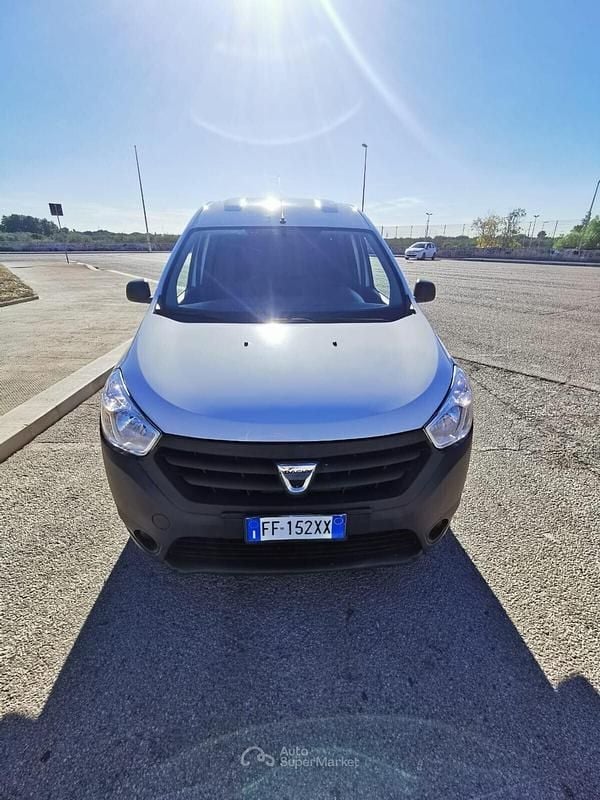 Usata Dacia Dokker Ambiance 75 CV (55 kW) 2016 Bianco Monovolume