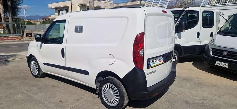 Usata Fiat Doblò 90 CV (66 kW) 2022 Bianco Monovolume