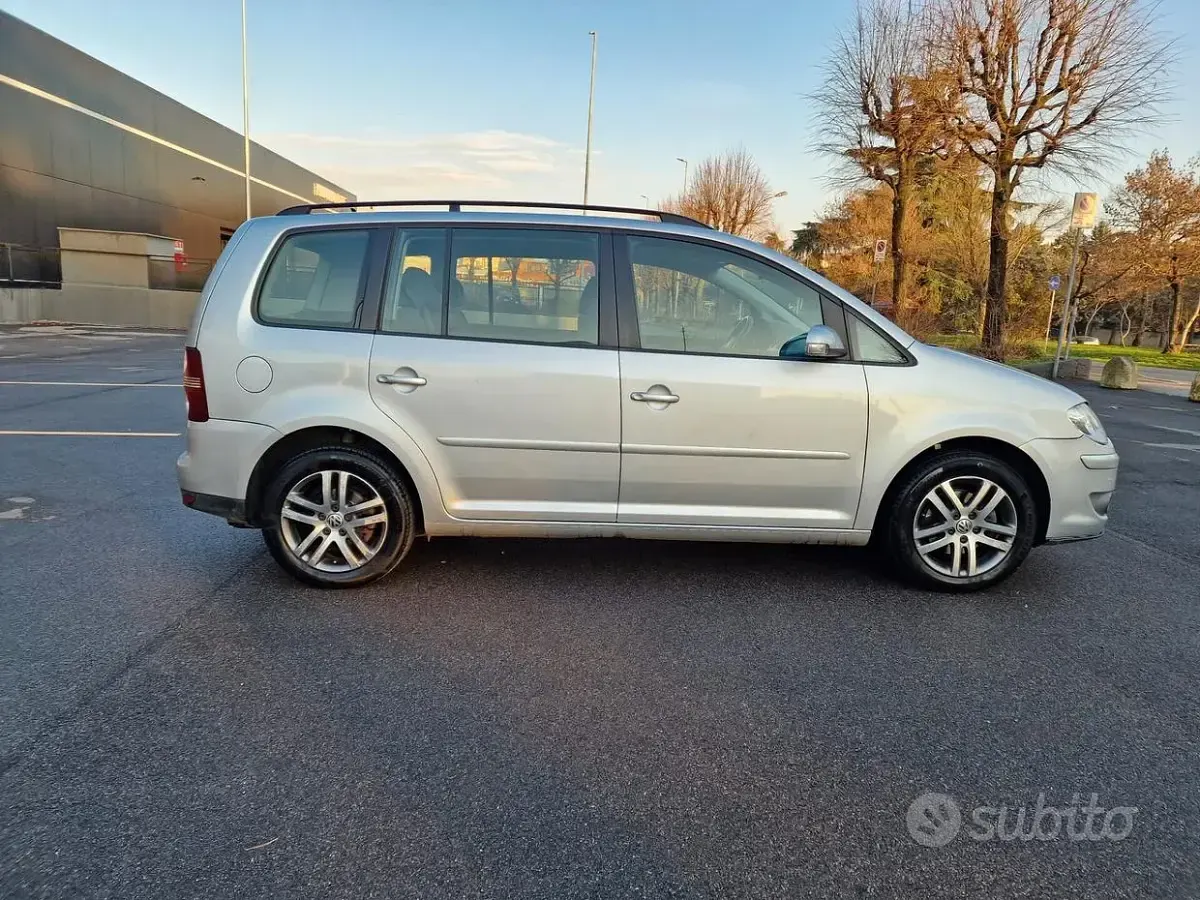 Usata VW Touran Highline 109 CV (80 kW) 2009 Grigio Monovolume