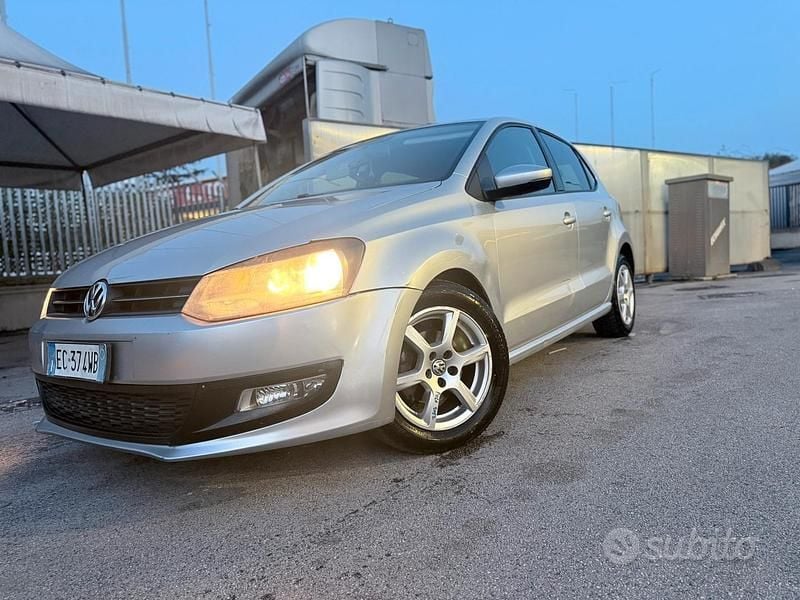 Grigio Usata 2011 VW Polo Tre volumi | 4000 € (Super prezzo) - Immagine 1/4