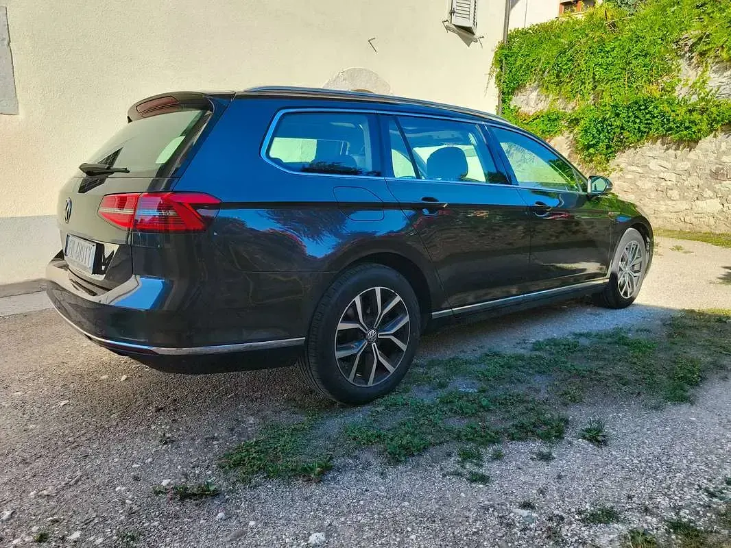 Usata VW Passat Highline 190 CV (139 kW) 2018 Grigio Station wagon
