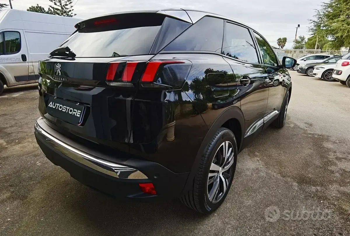Usata Peugeot 3008 Allure 131 CV (96 kW) 2022 Nero SUV