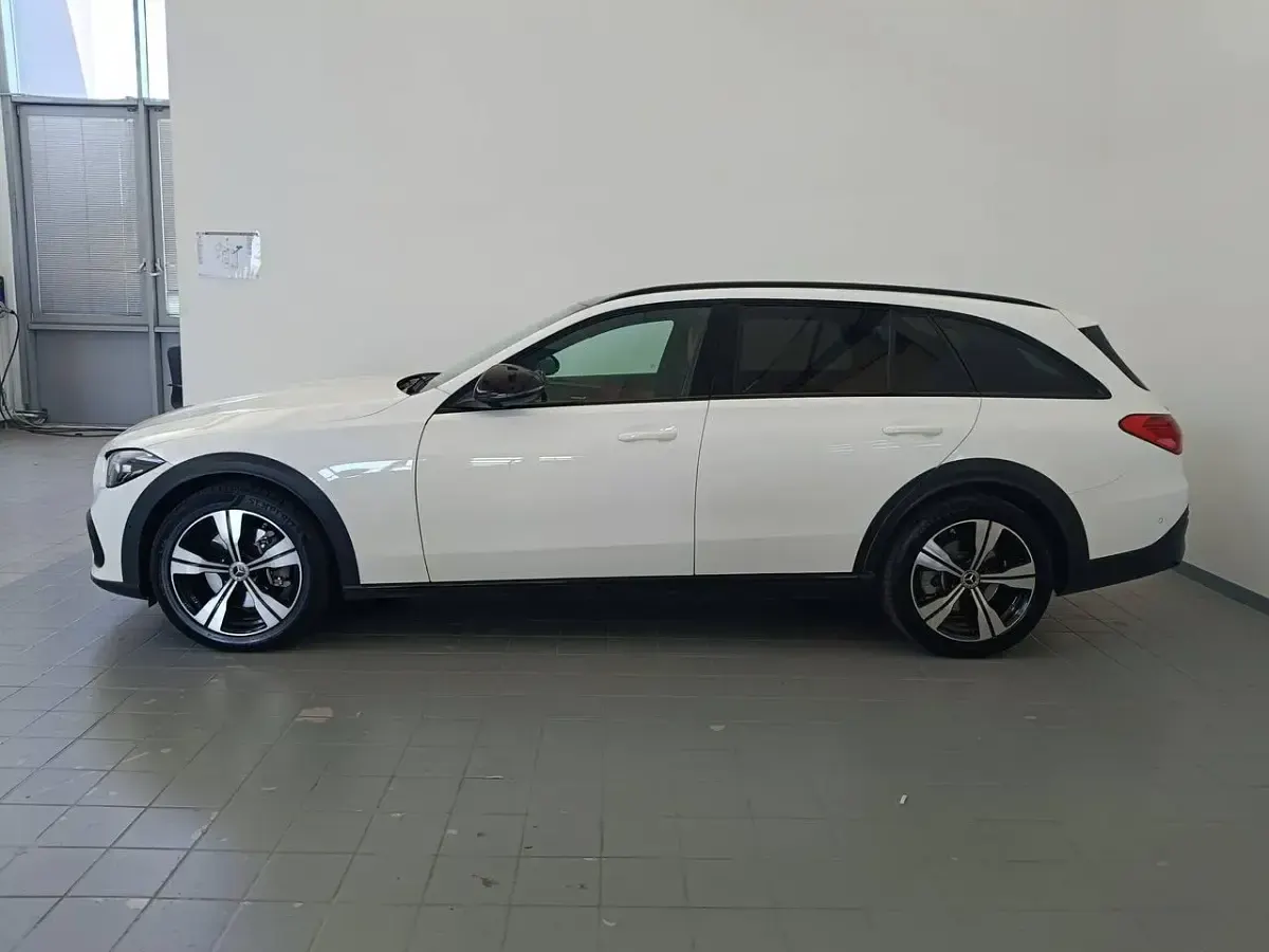 Usata Mercedes 220 Premium 199 CV (146 kW) 2023 Bianco Station wagon
