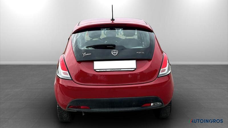 Usata Lancia Ypsilon Silver 69 CV (50 kW) 2023 Rosso Utilitaria