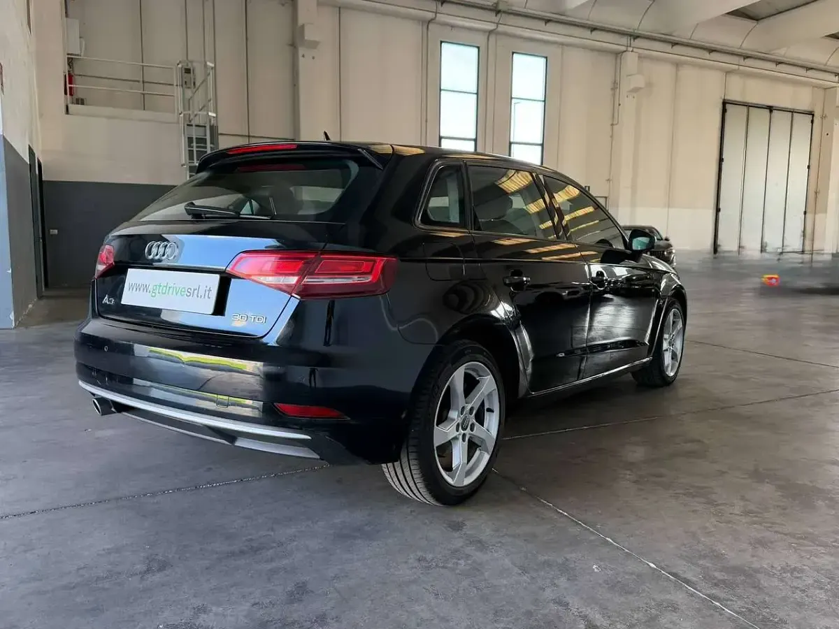 Usata Audi A3 Business 116 CV (85 kW) 2019 Nero metallizzato Berlina