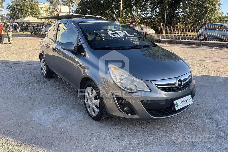 Usata Opel Corsa Edition 86 CV (63 kW) 2013 Grigio Berlina