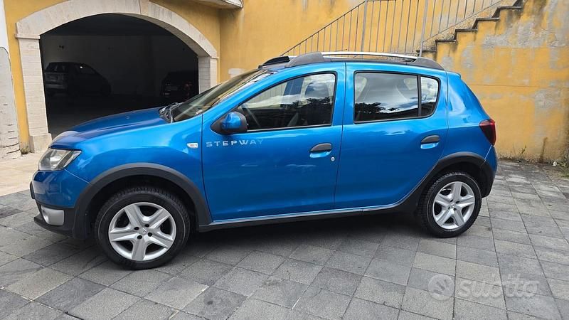 Usata Dacia Sandero Stepway 90 CV (66 kW) 2015 Blu Berlina