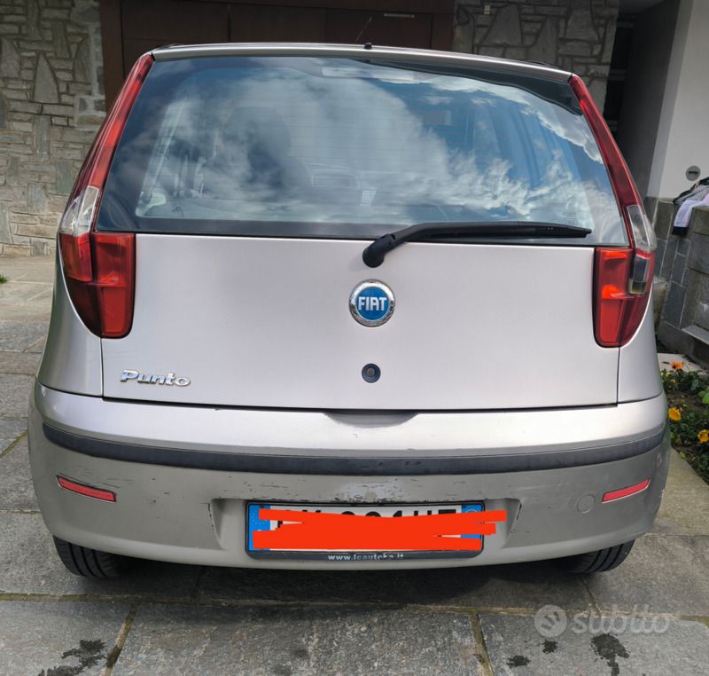 Usata Fiat Punto Dynamic 80 CV (58 kW) 2003 Grigio Utilitaria