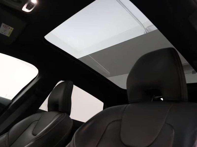 Usata Volvo V40 Plus 152 CV (111 kW) 2019 Blu/azzurro Berlina