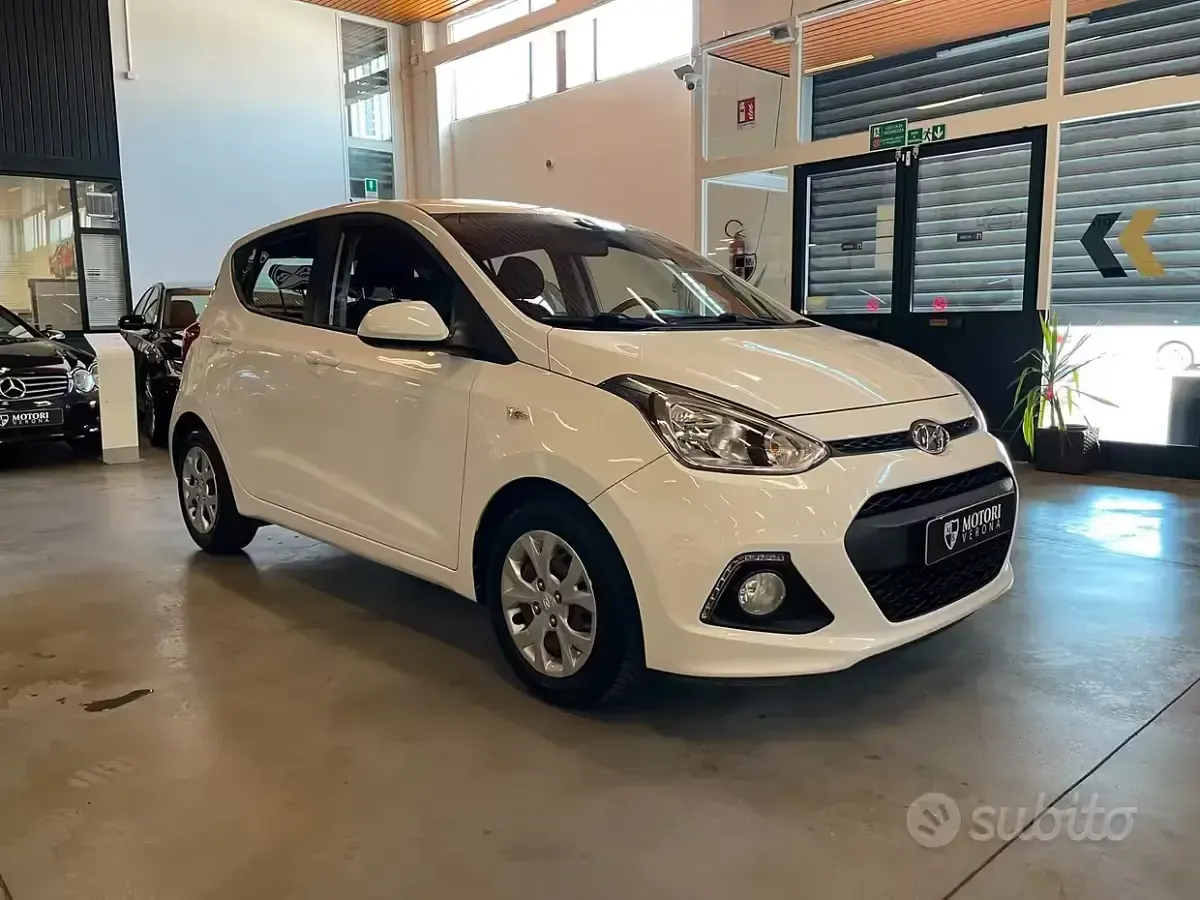 Usata Hyundai i10 Edition 66 CV (48 kW) 2016 Bianco Utilitaria