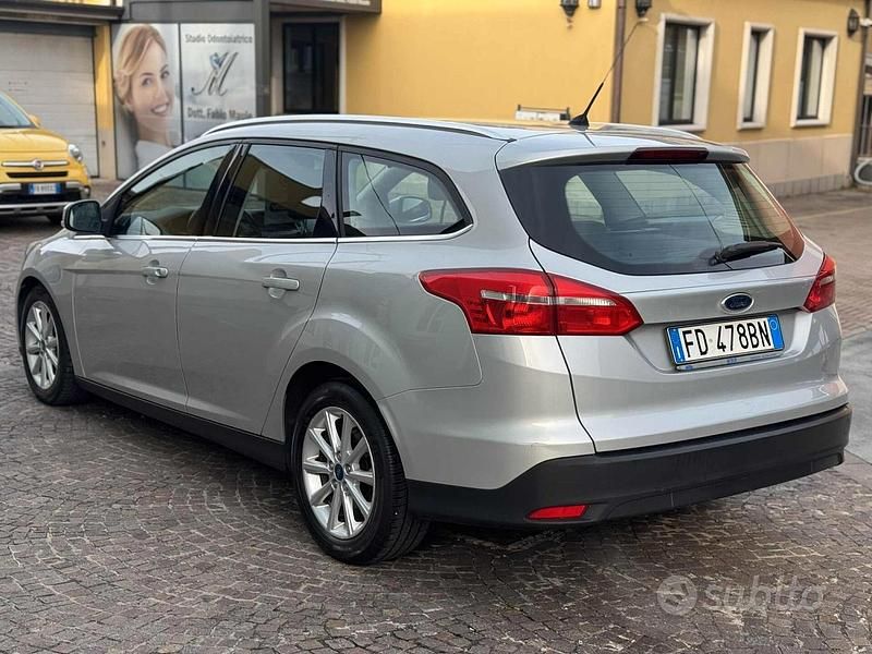 Usata Ford Focus Titanium 120 CV (88 kW) 2016 Grigio Station wagon