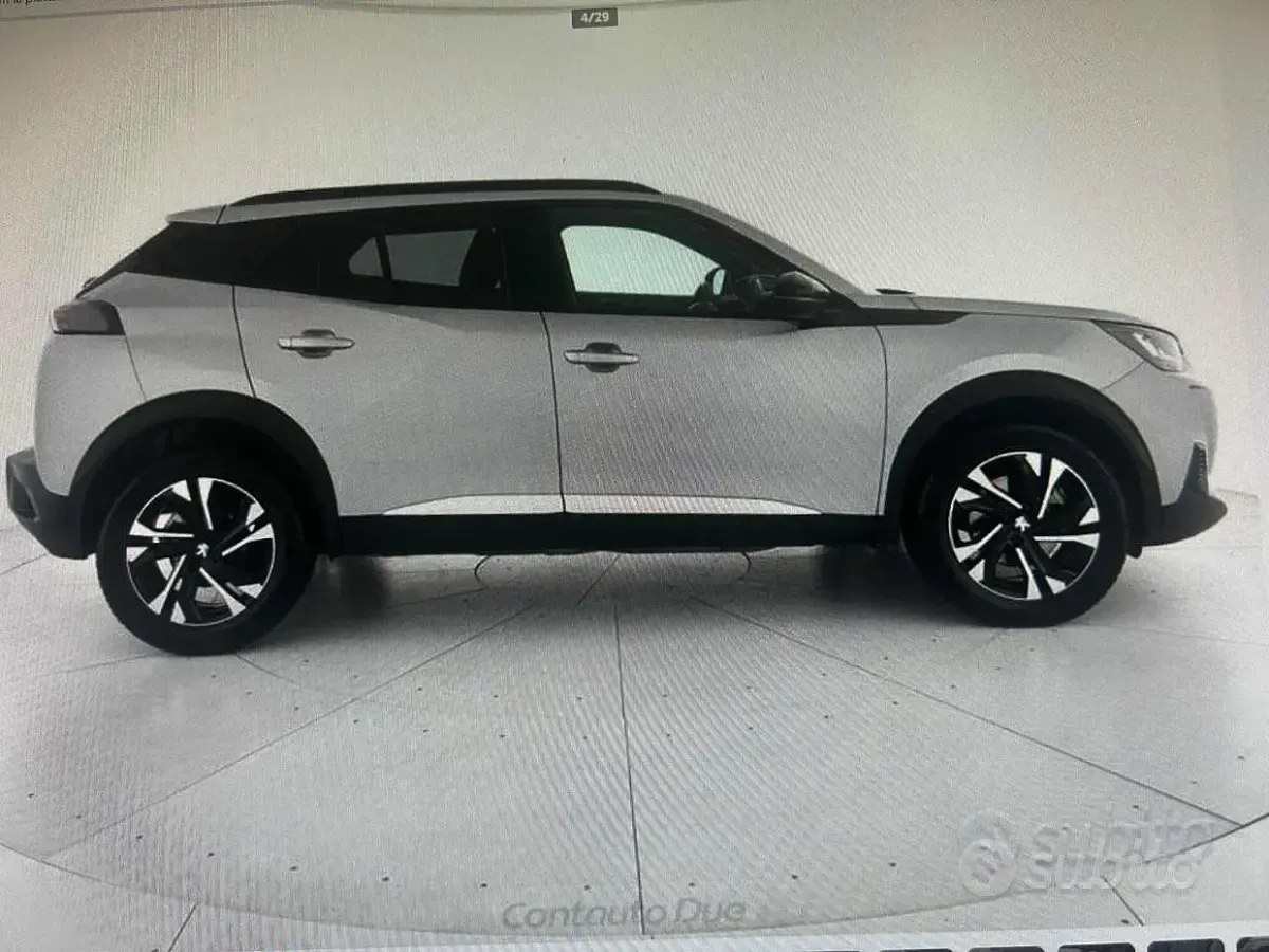 Usata Peugeot 2008 Allure 131 CV (96 kW) 2024 Grigio SUV