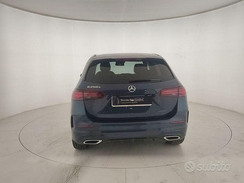 Usata Mercedes B250e AMG line 163 CV (119 kW) 2024 Blu Monovolume