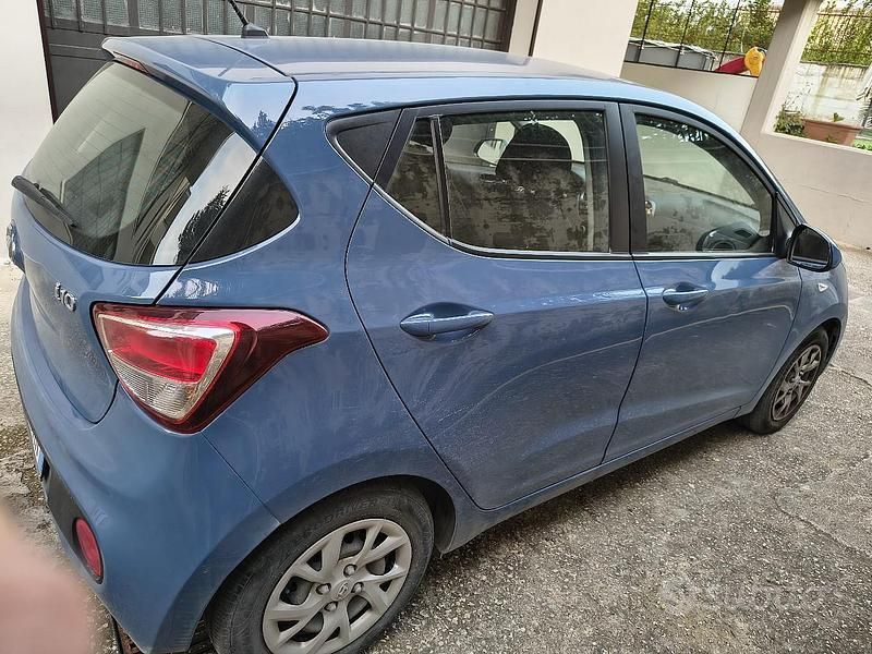 Usata Hyundai i10 83 CV (61 kW) 2017 Blu Utilitaria