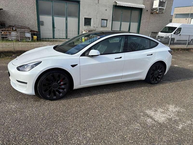 Usata 2021 Tesla Model 3 Performance Berlina | 28.000 € (Buon prezzo) - Immagine 1/4