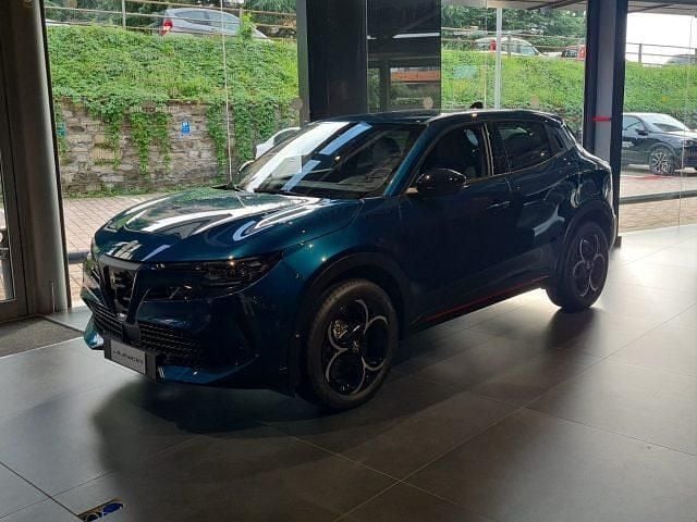 Blu Nuova 2025 Alfa Romeo Junior Edizione Speciale SUV | 32.450 € (Cara) - Immagine 1/4