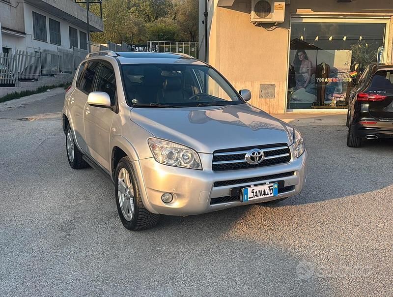 Usata Toyota RAV4 Luxury 177 CV (130 kW) 2007 Grigio SUV