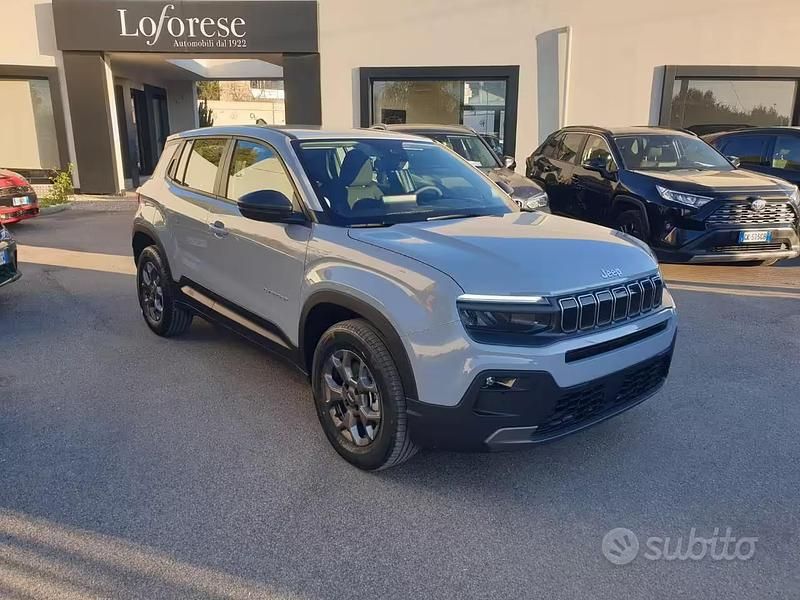 Nuova Jeep Avenger Longitude 101 CV (74 kW) 2025 Grigio SUV