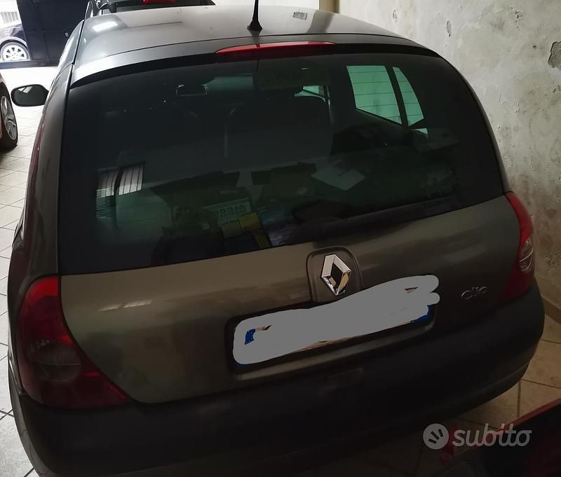 Usata Renault Clio II 82 CV (60 kW) 2003 Grigio Berlina