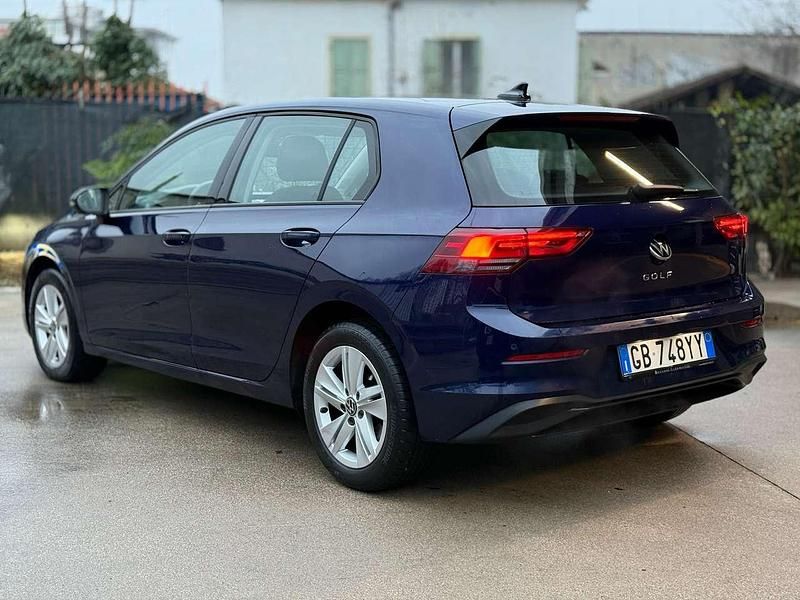 Usata VW Golf VIII Life 131 CV (96 kW) 2020 Blu/azzurro Berlina