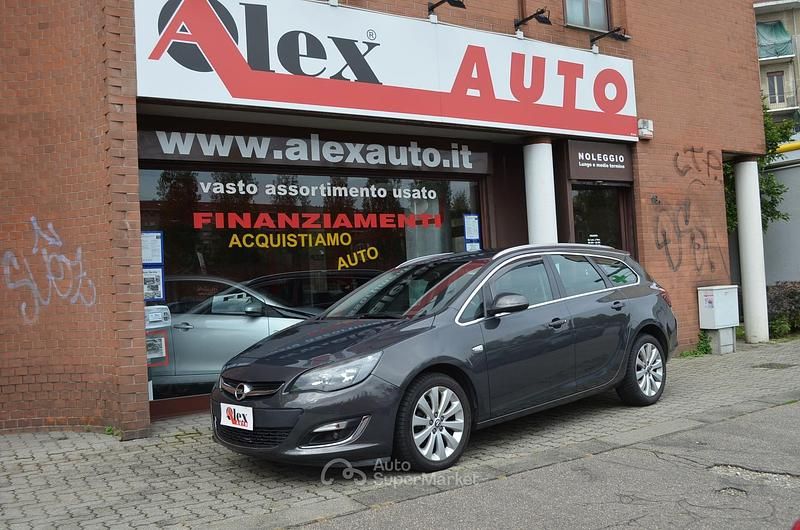 Gray Usata 2014 Opel Astra Tre volumi | 6450 € (Molto cara) - Immagine 1/4