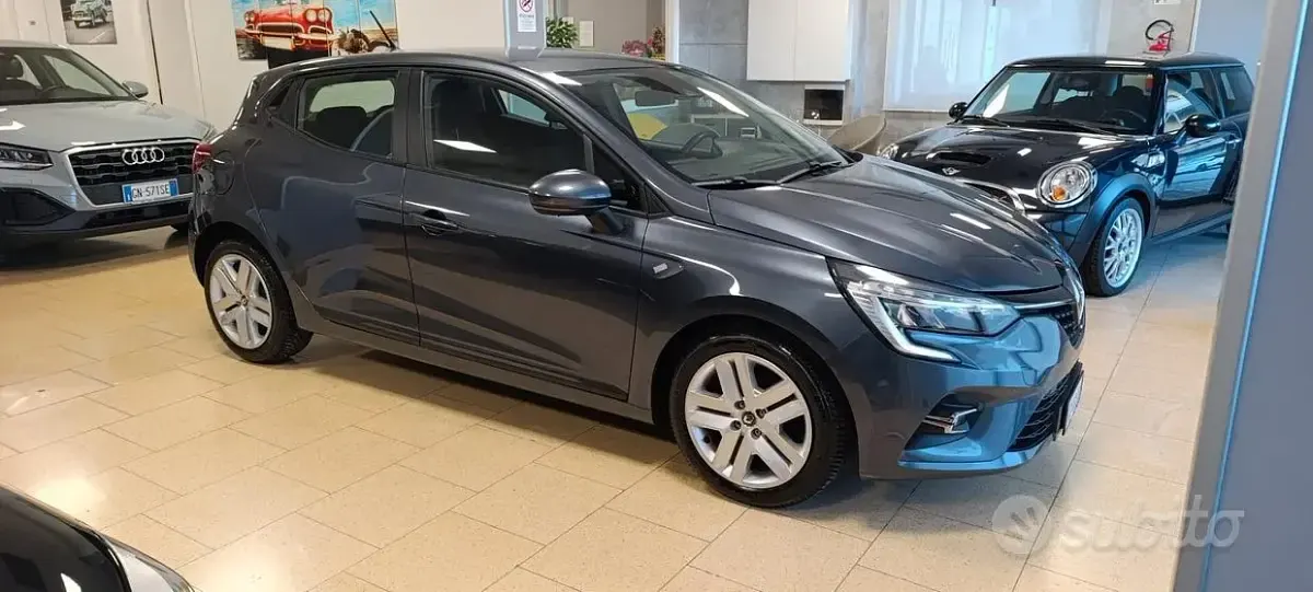 Usata Renault Clio V Business 101 CV (74 kW) 2021 Grigio Berlina
