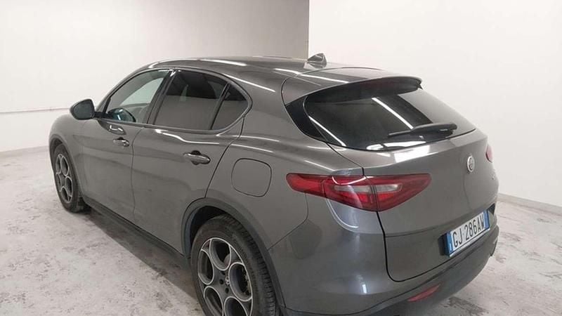Usata Alfa Romeo Stelvio Sprint 160 CV (117 kW) 2022 Grigio vesuvio metallizzato SUV