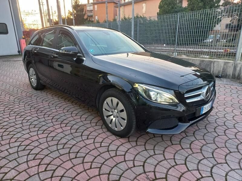 Usata Mercedes C180 Executive 116 CV (85 kW) 2016 Nero Station wagon