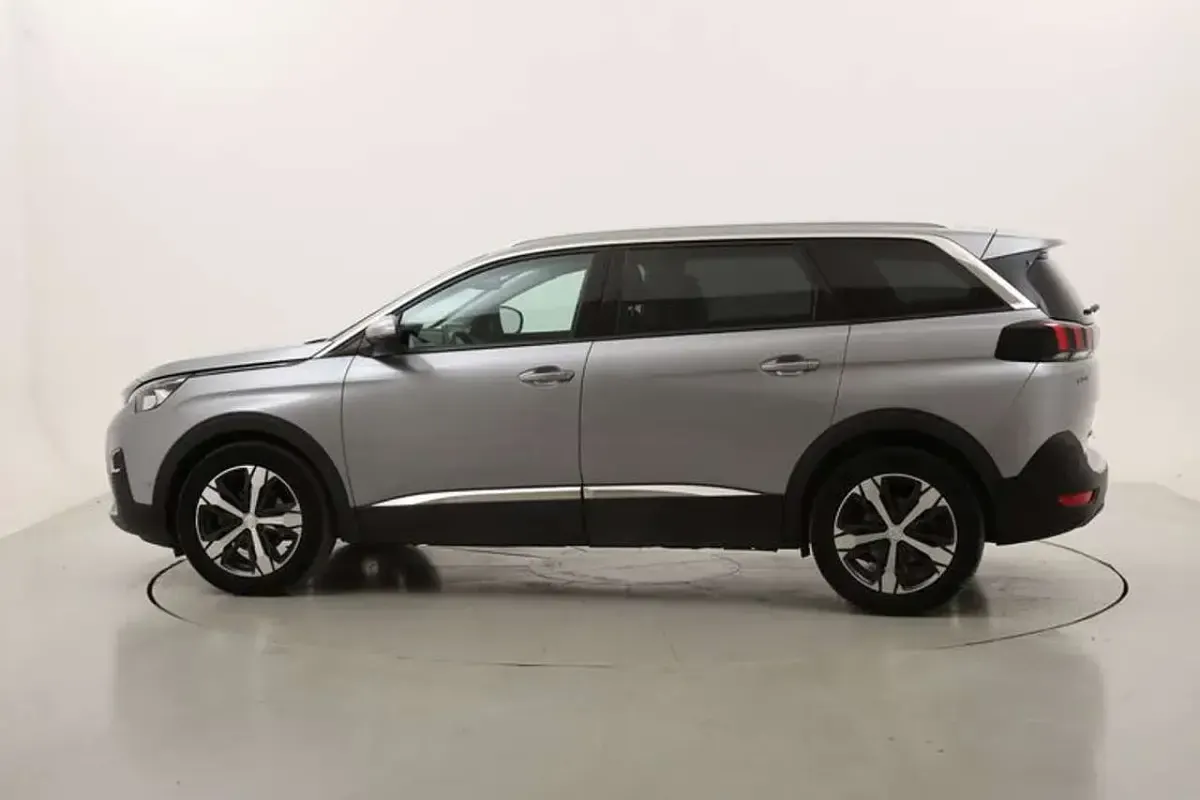 Usata Peugeot 5008 Allure 131 CV (96 kW) 2020 Argento SUV