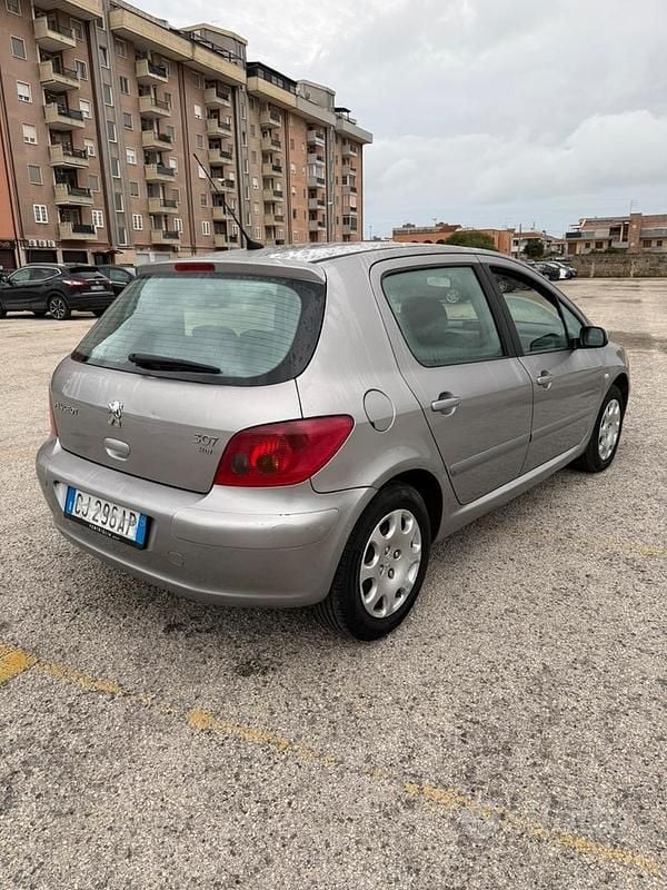 Usata Peugeot 307 90 CV (66 kW) 2005 Grigio Berlina