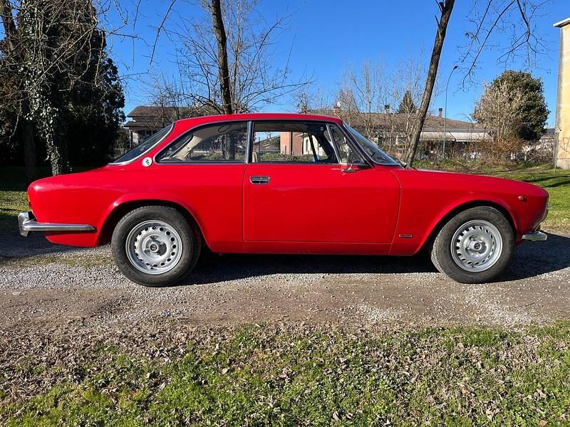 Usata Alfa Romeo 2000 Veloce 131 CV (96 kW) 1972 Rosso Coupé