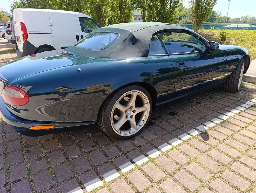 Usata Jaguar XKR 363 CV (266 kW) 2000 Verde Cabrio