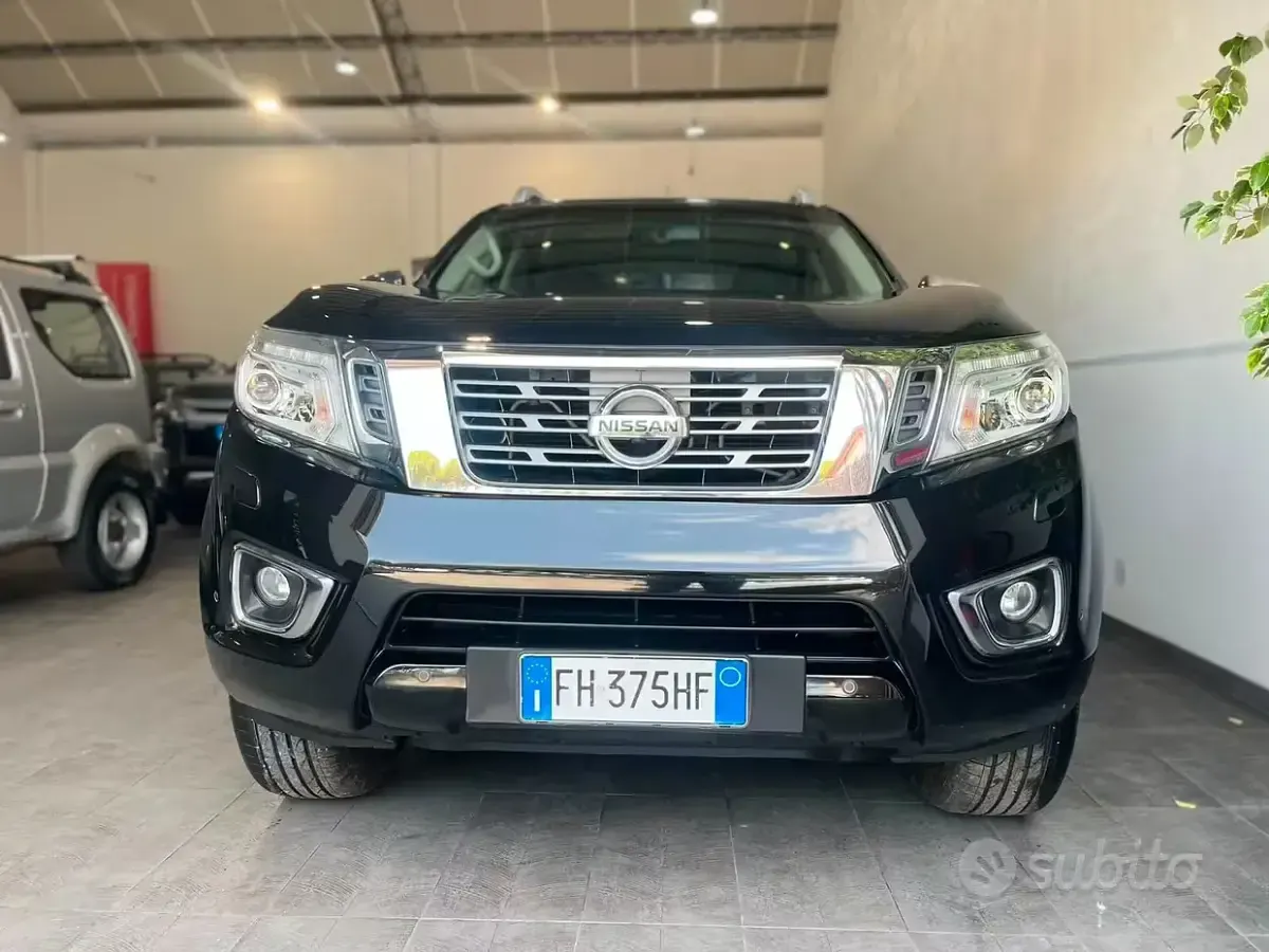 Usata Nissan Navara 190 CV (139 kW) 2017 Nero Pick-up