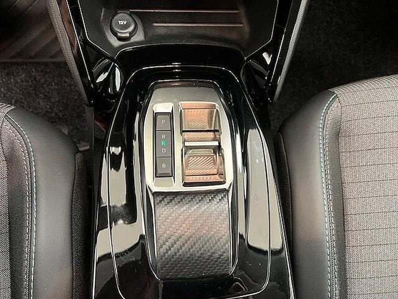 Usata Peugeot e-208 Allure 100 kW (136 CV) 2022 Vari colori Utilitaria