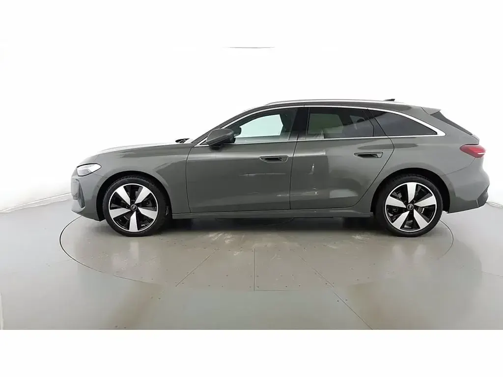 Usata Audi A5 Business 204 CV (150 kW) 2025 Grigio chronos metalizzato Station wagon