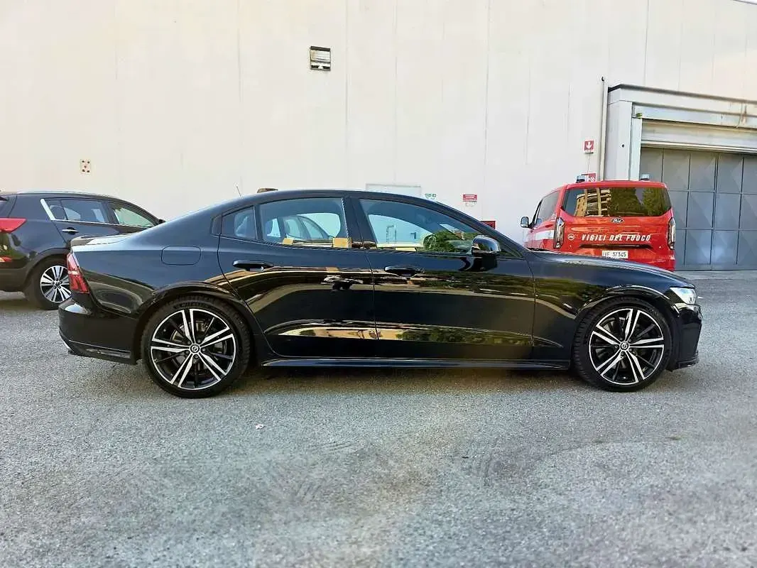 Usata Volvo S60 R-Design 250 CV (183 kW) 2019 Berlina