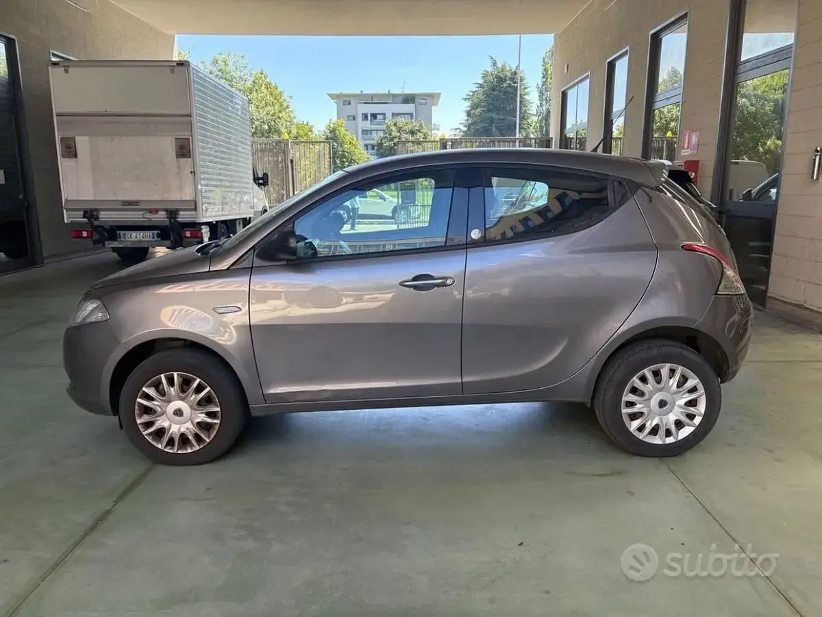 Usata Lancia Ypsilon Gold 80 CV (58 kW) 2014 Grigio Utilitaria