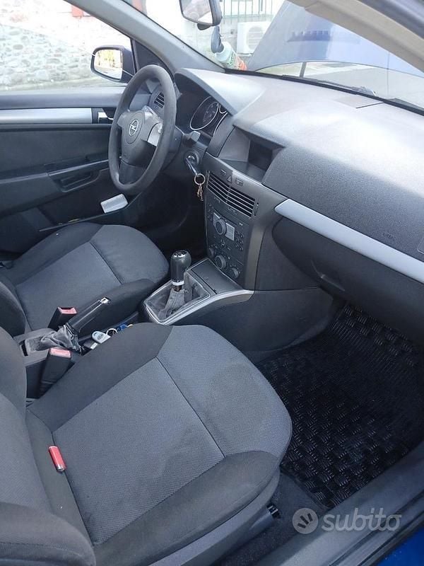 Usata Opel Astra 68 CV (50 kW) 2005 Blu Station wagon