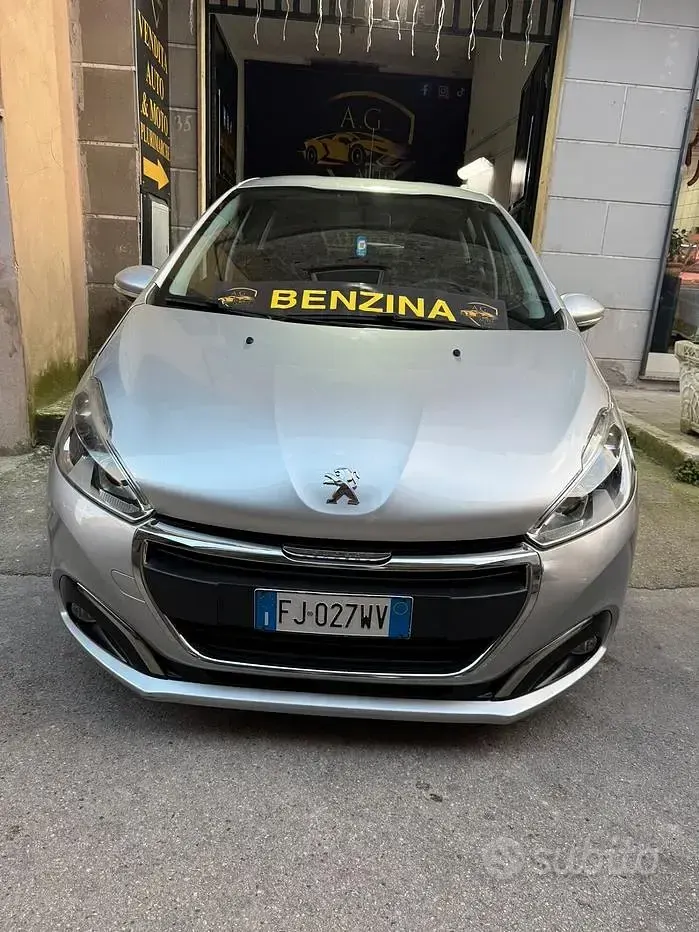 Usata Peugeot 208 Access 68 CV (50 kW) 2017 Grigio Utilitaria