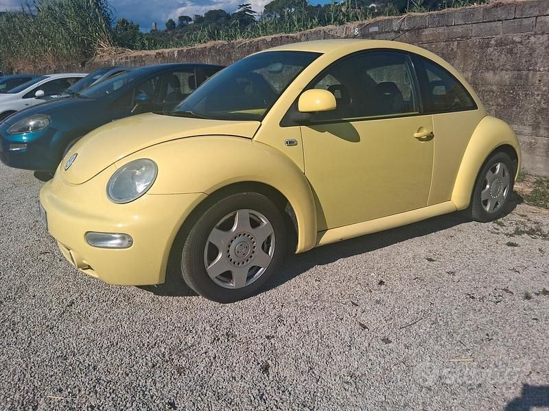 Giallo Usata 2000 VW Beetle Tre volumi | 1900 € (Super prezzo) - Immagine 1/4
