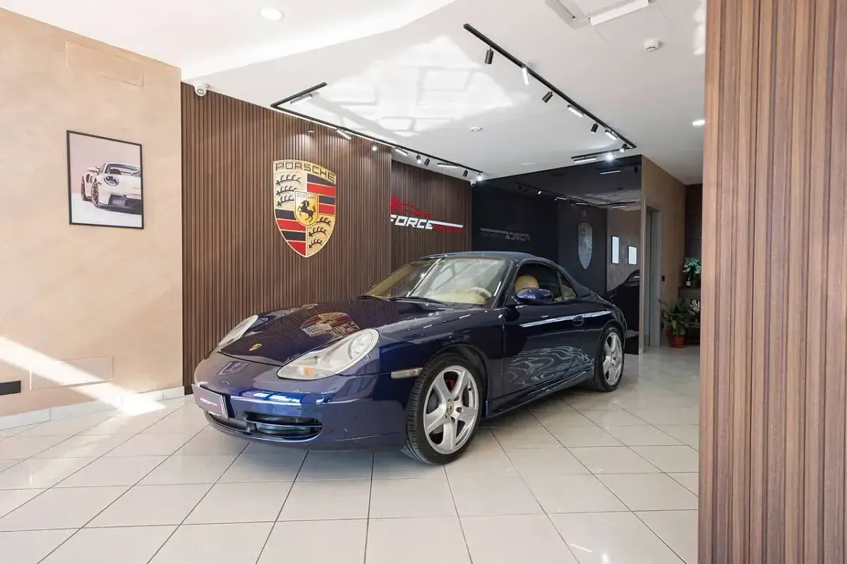 Usata Porsche 911 Carrera 4 Cabriolet 300 CV (220 kW) 2001 Blu/azzurro Cabrio