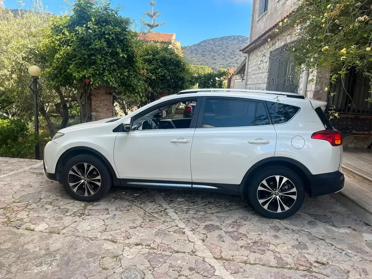 Usata Toyota RAV4 124 CV (91 kW) 2015 Bianco SUV
