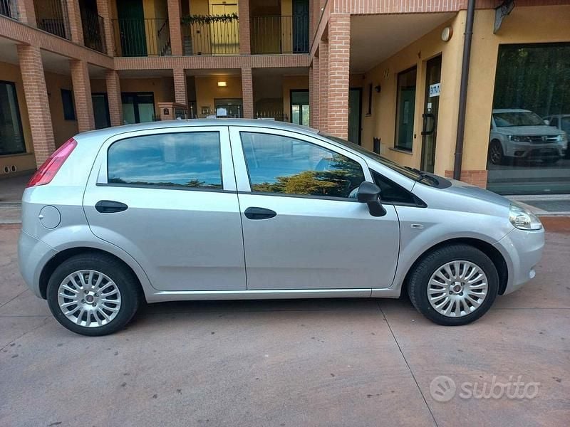 Usata Fiat Punto Pop 69 CV (50 kW) 2012 Grigio Utilitaria