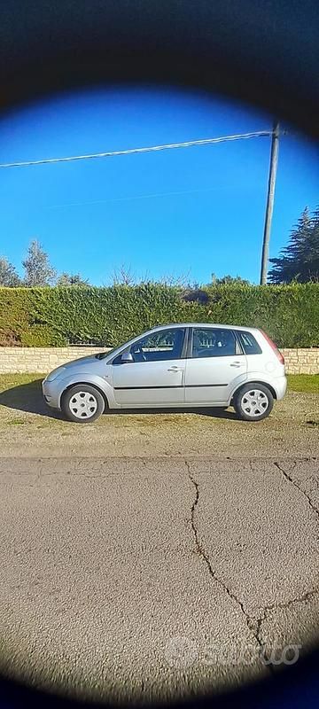 Usata Ford Fiesta 68 CV (50 kW) 2005 Grigio Utilitaria