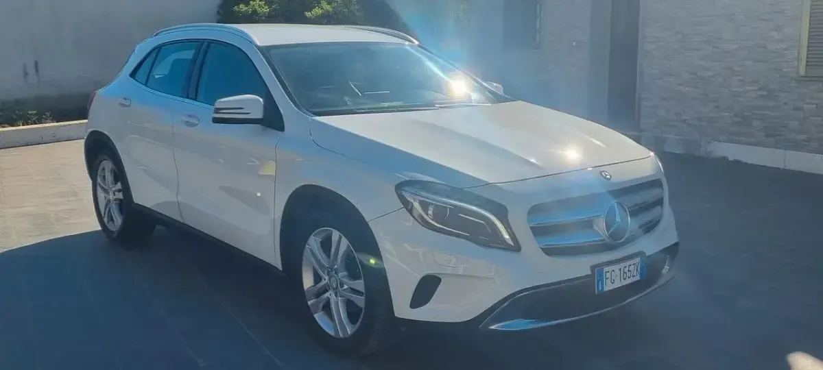 Usata Mercedes GLA200 Executive 135 CV (99 kW) 2016 Bianco SUV
