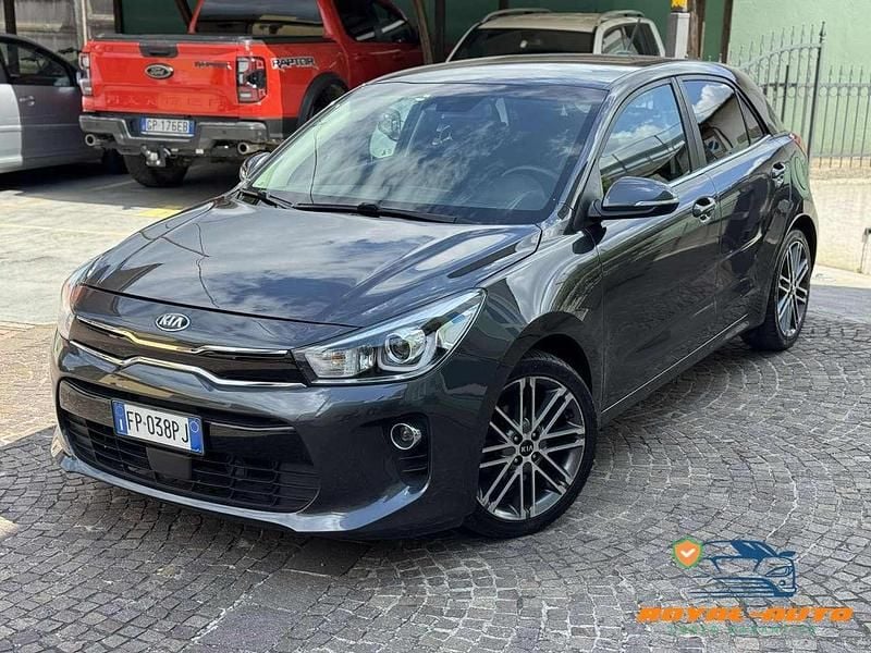 Grigio Usata 2018 Kia Rio Tre volumi | 7900 € (Buon prezzo) - Immagine 1/4