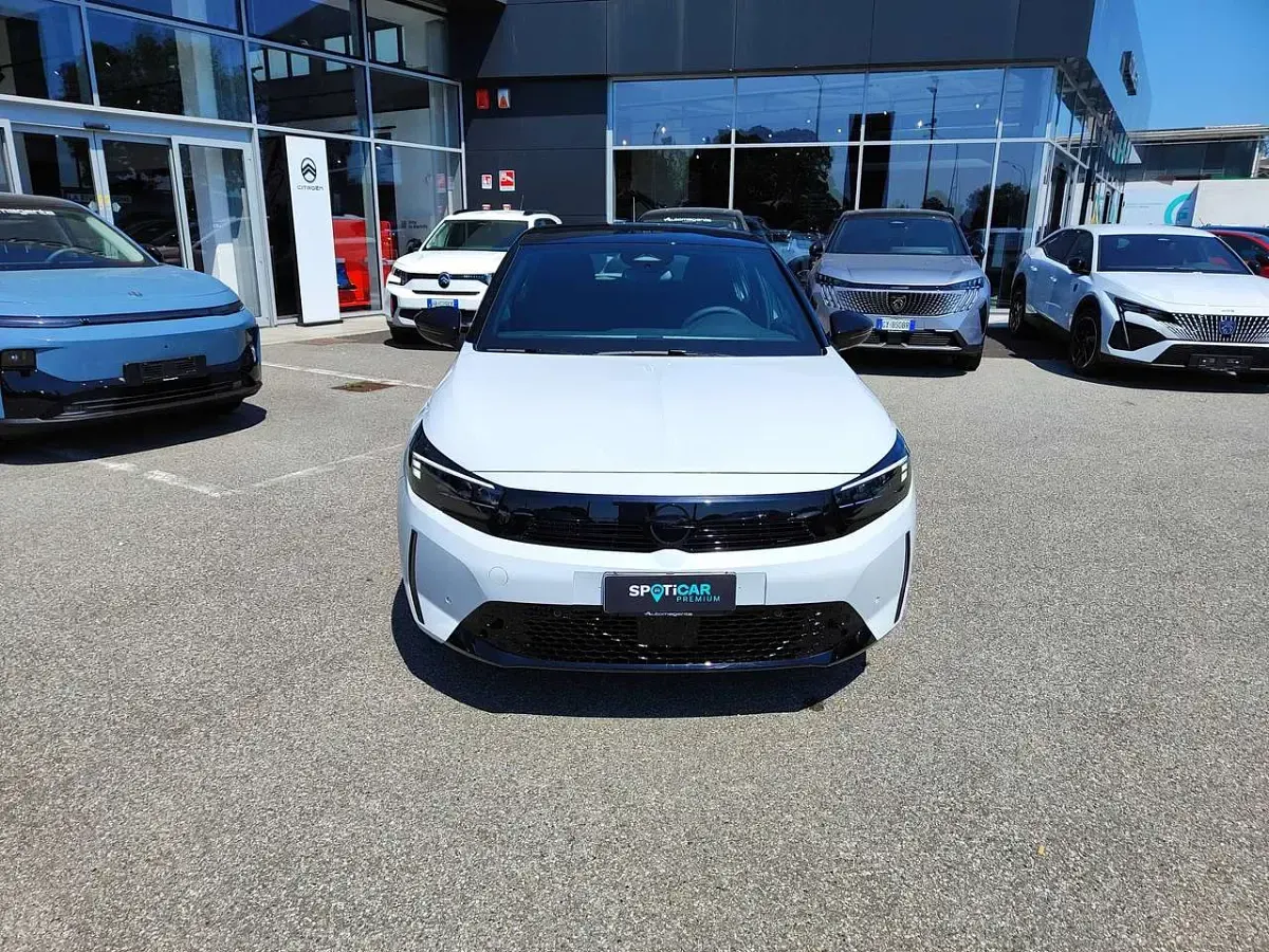 Nuova Opel Corsa 102 CV (75 kW) 2026 Kontur whitetetto nero Utilitaria