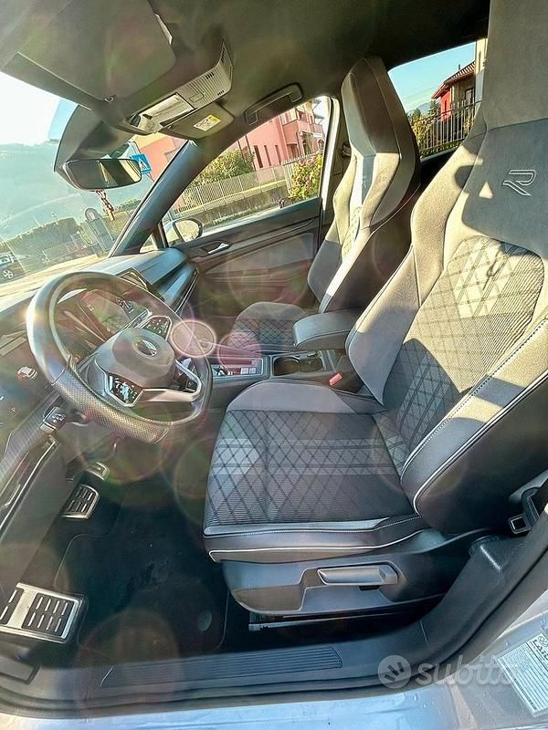 Usata VW Golf VIII R-line 150 CV (110 kW) 2021 Grigio Utilitaria