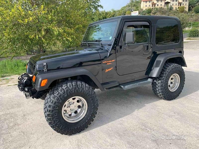 Usata Jeep Wrangler Sport 177 CV (130 kW) 1997 Verde SUV